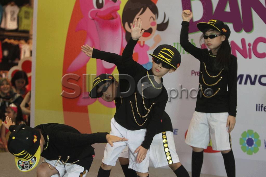 Dance with Monic Minoc