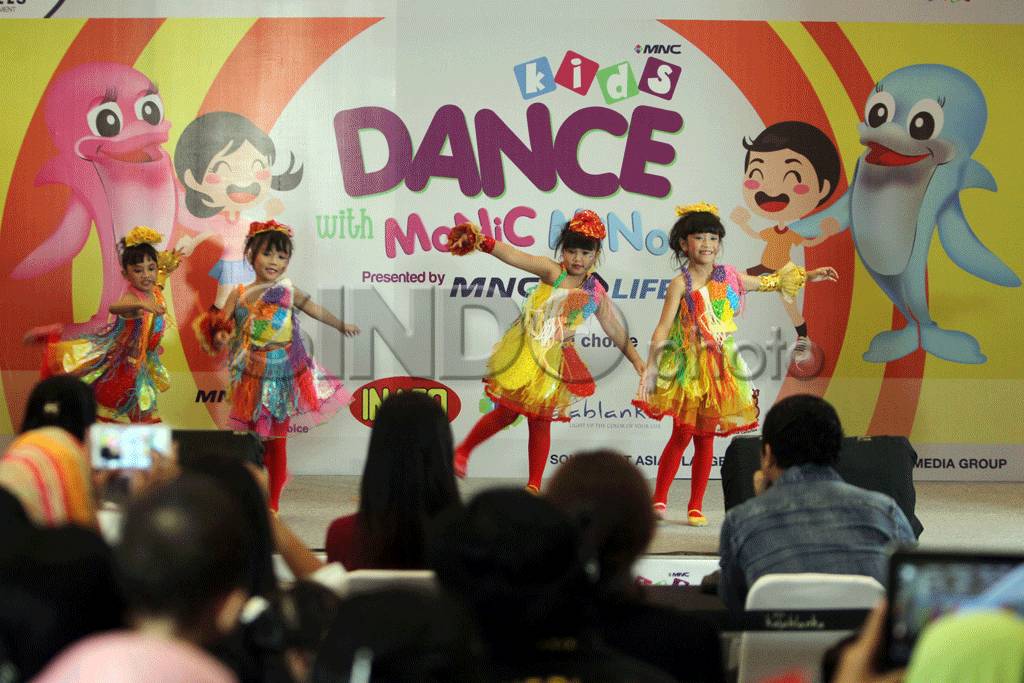 Dance with Monic Minoc