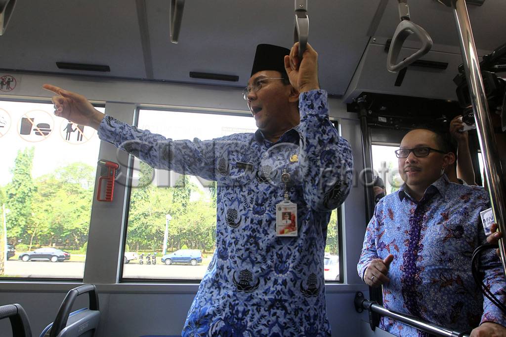 Bus Transjakarta Baru...