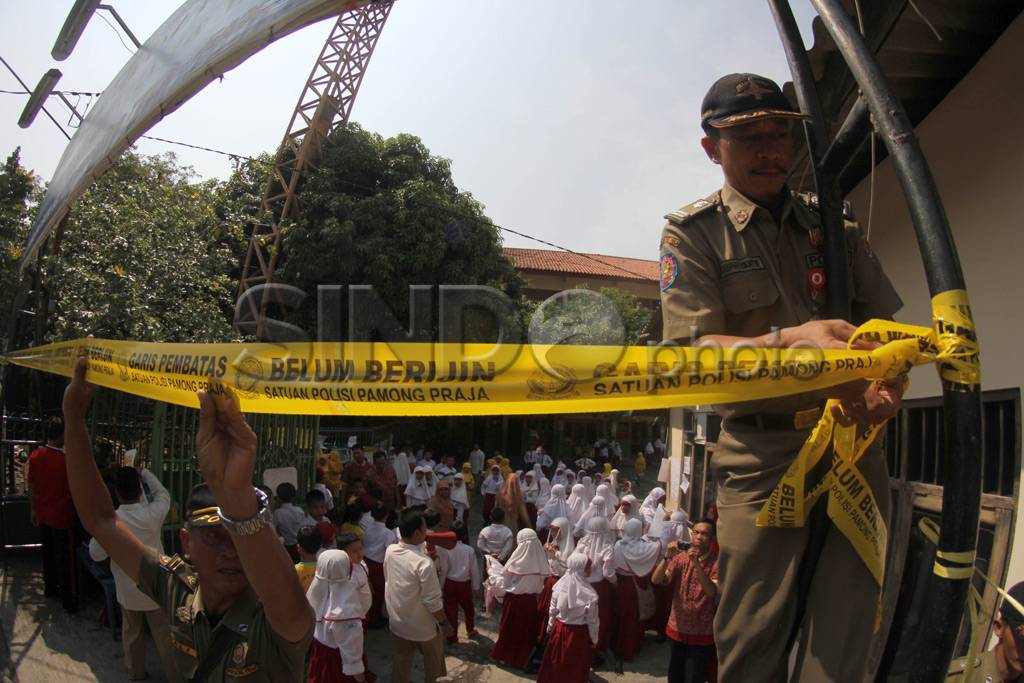 Siswa SD Demo Protes...