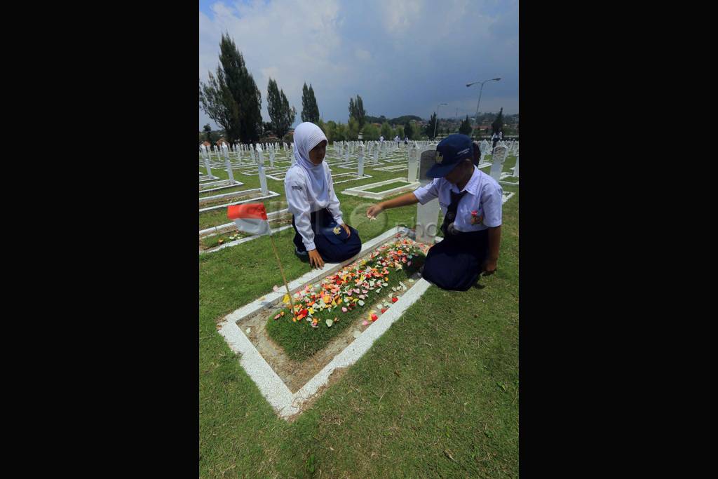 Peringatan Hari Pahlawan,...