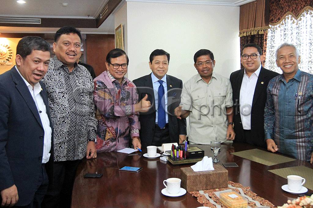 Kubu KMP dan KIH DPR...