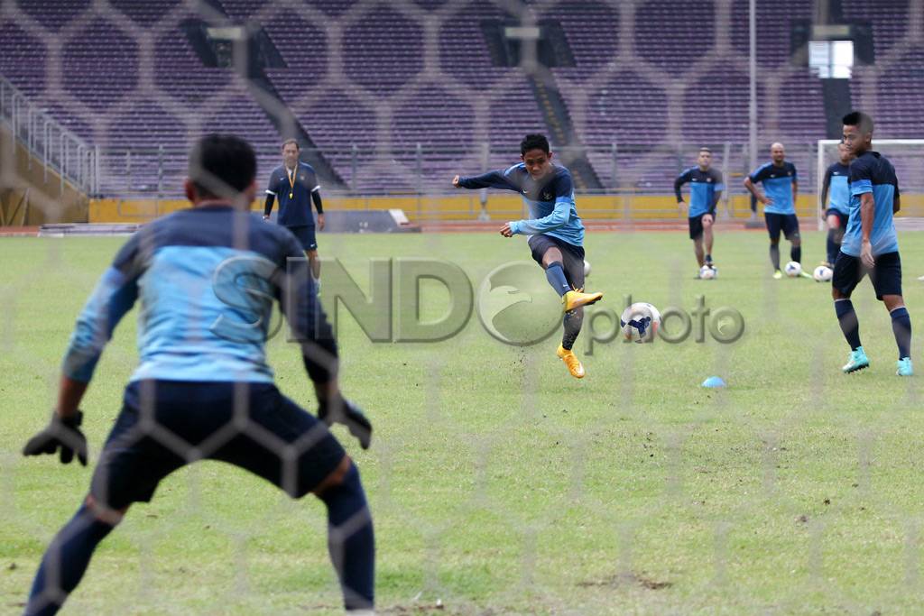 Latihan Timnas Indonesia...