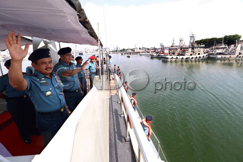 Tradisi Admiral Inspection...