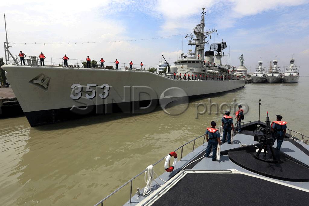 Tradisi Admiral Inspection...