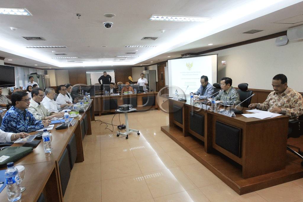 Menteri Fery Mursyidan...