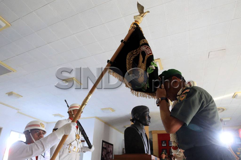 Pedang Pora Sambut Mayjen...