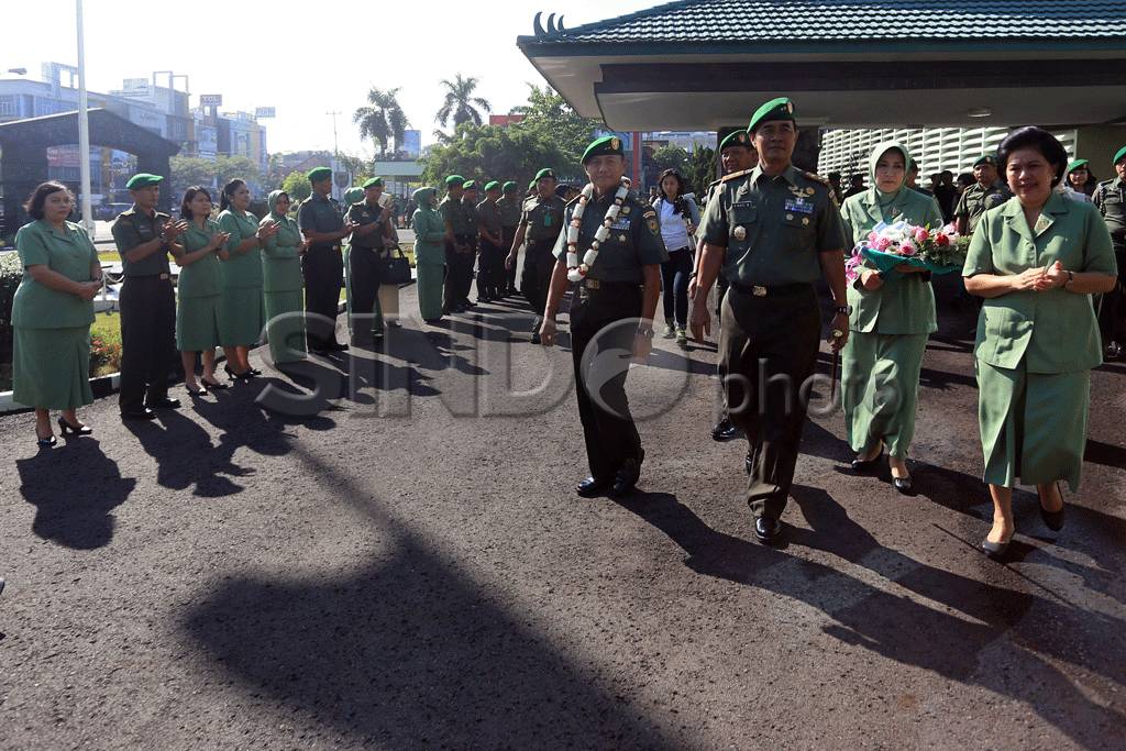 Pedang Pora Sambut Mayjen...