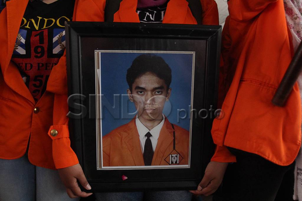 Mahasiswa ITI Peringati...
