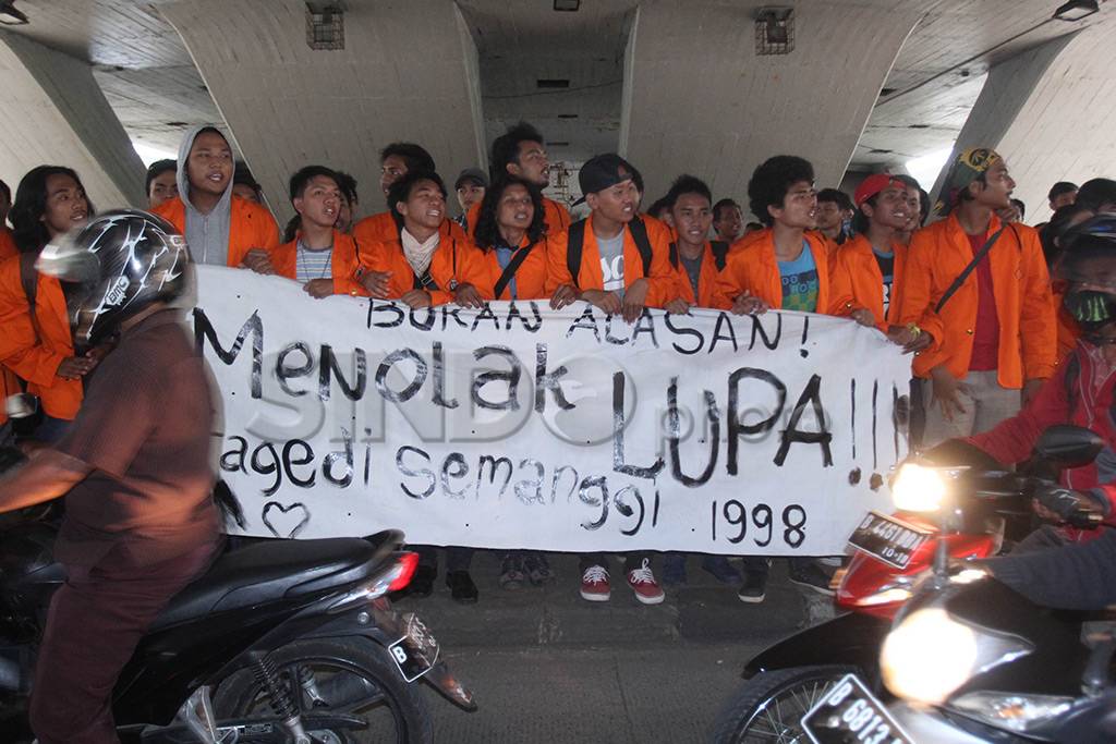 Mahasiswa ITI Peringati...