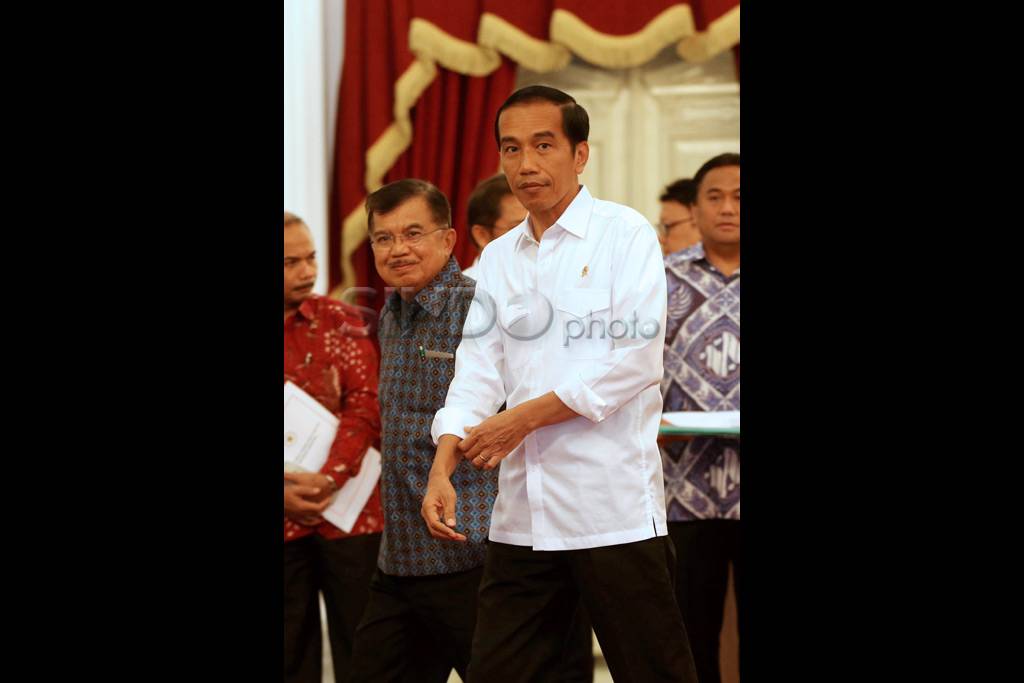 Presiden Jokowi Umumkan...