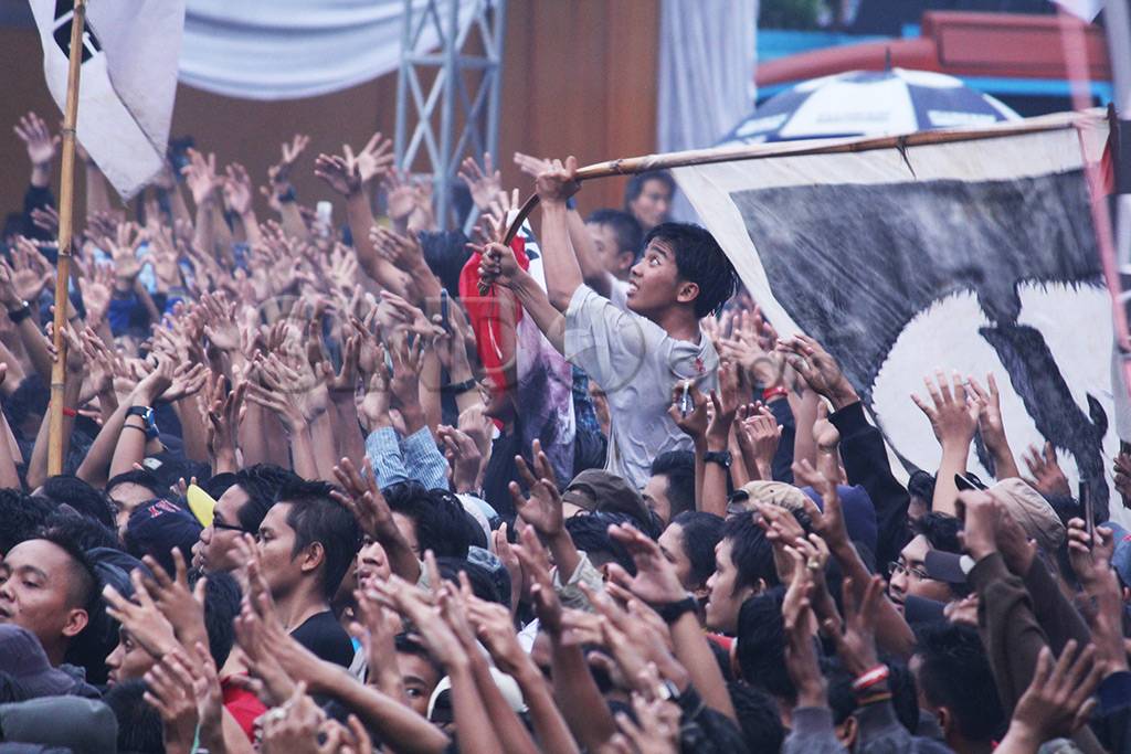 Iwan Fals Tampil di...