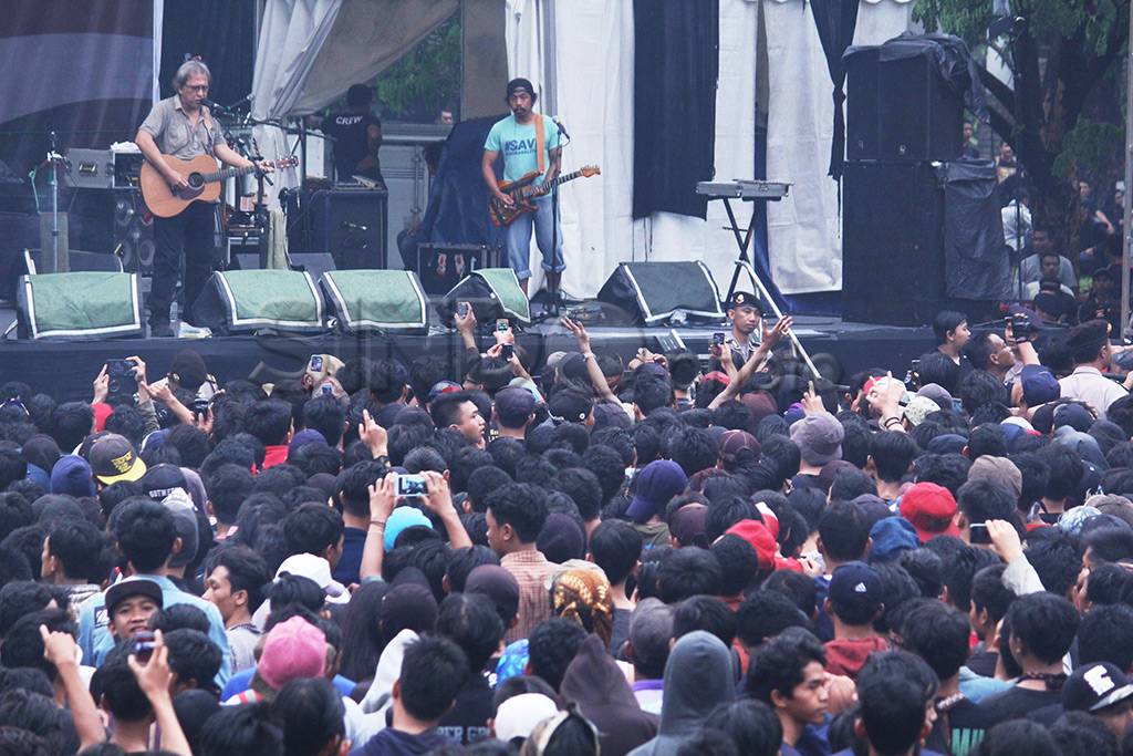 Iwan Fals Tampil di...