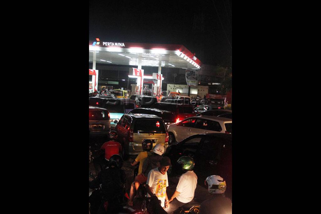 Warga Semarang Antre...
