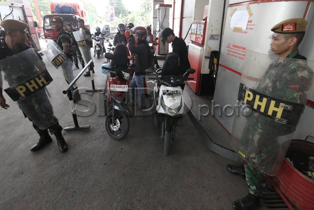 SPBU di Makassar Dijaga...