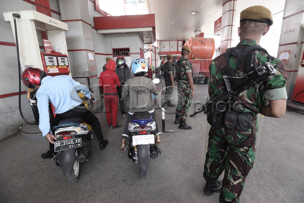 SPBU di Makassar Dijaga...