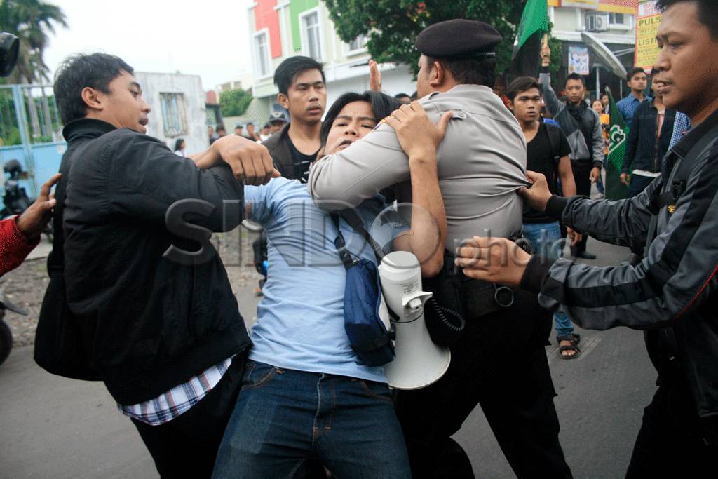 HMI Malang Tolak Kenaikan...