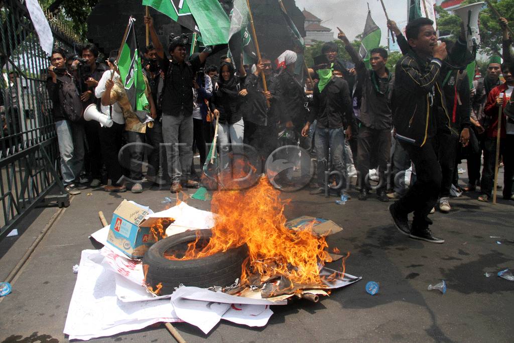 Demo Tolak Kenaikan...