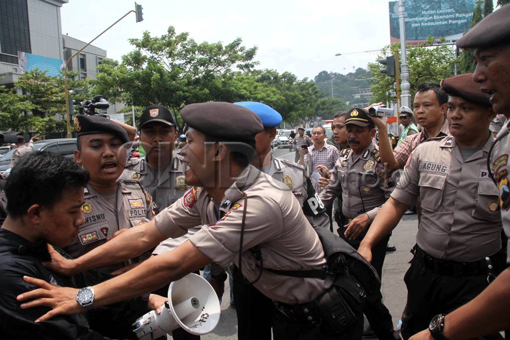 Demo Tolak Kenaikan...