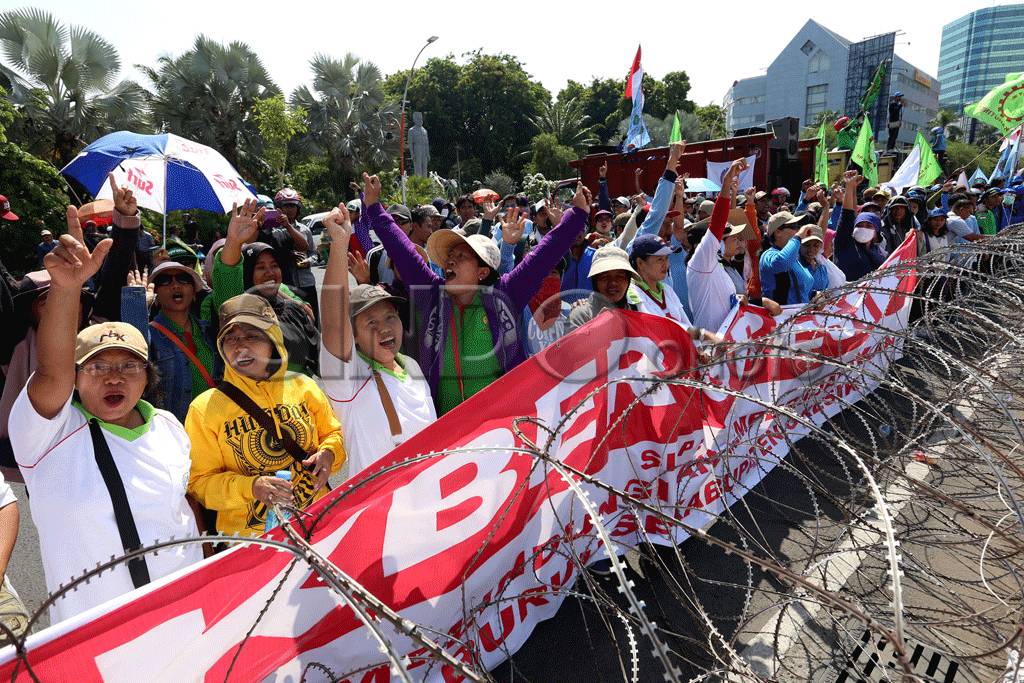 Buruh di Jawa Timur...