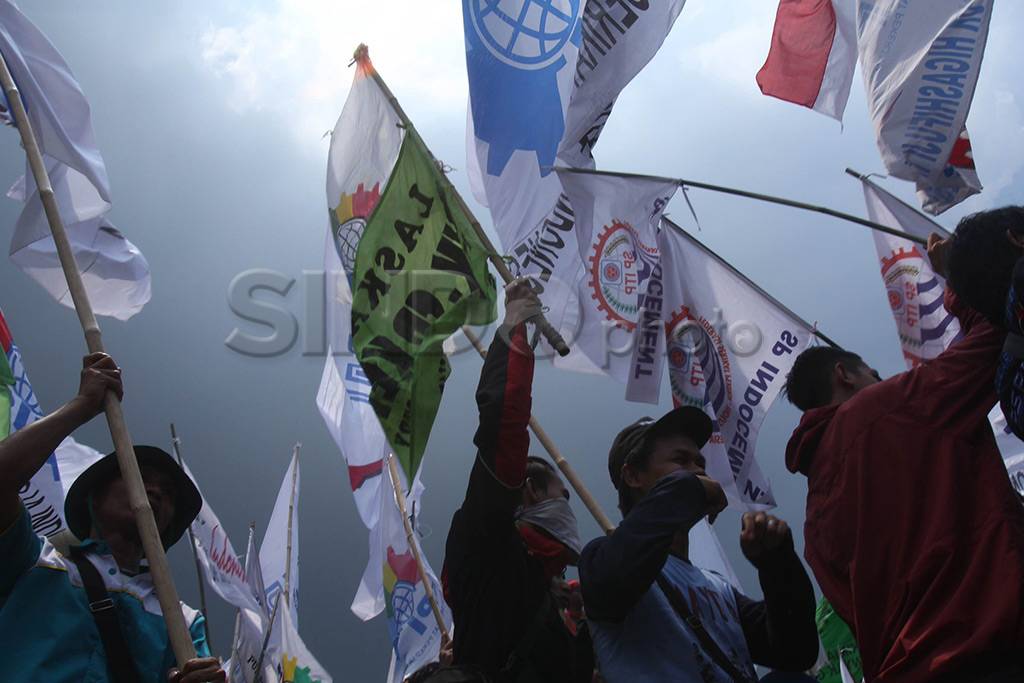 Buruh Kepung DPR RI