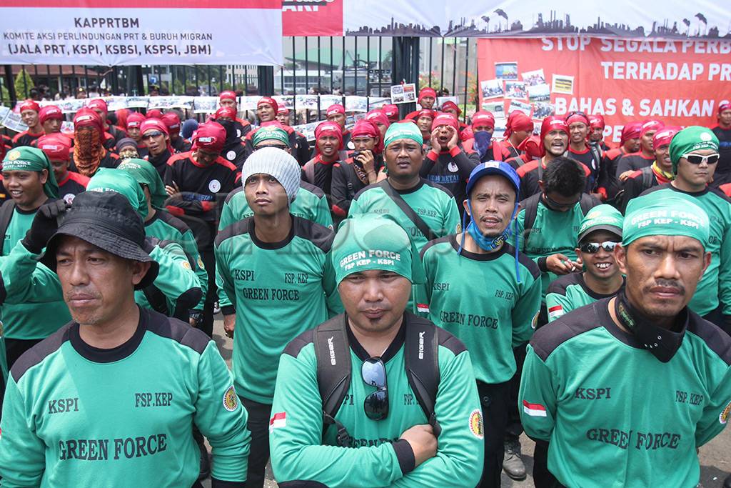 Buruh Kepung DPR RI