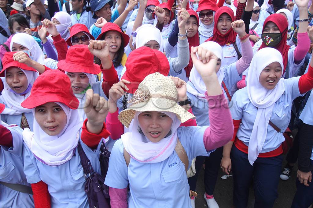 Buruh Kepung DPR RI
