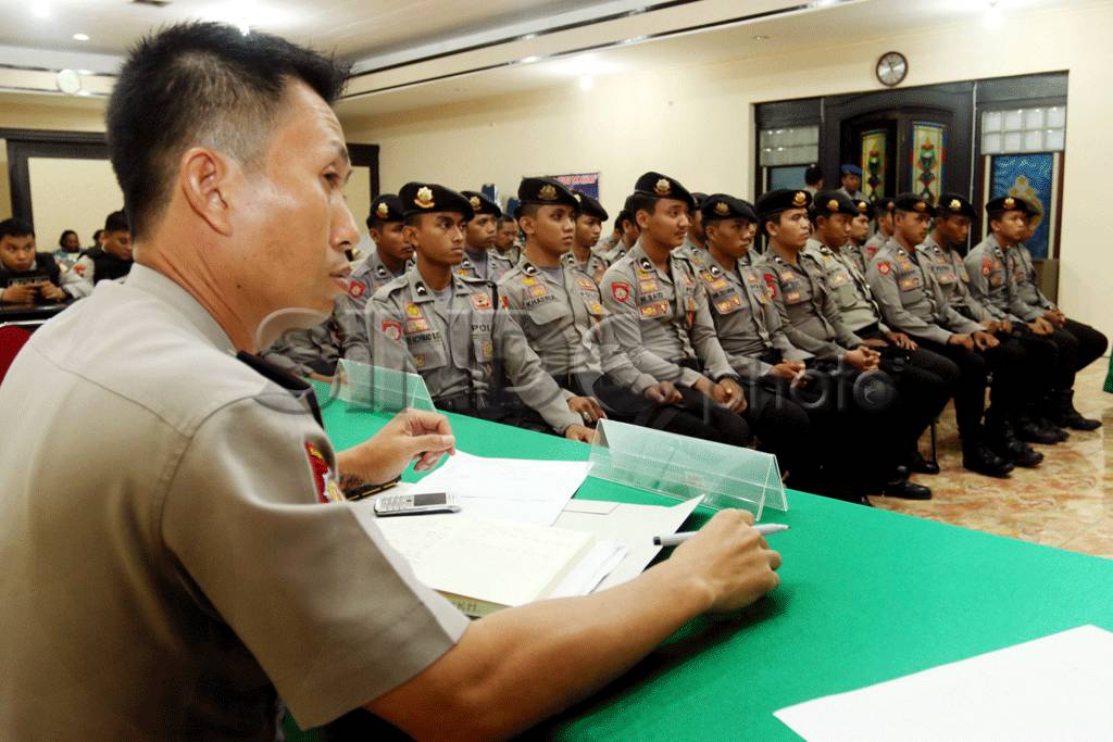 22 Anggota Polisi Jalani...