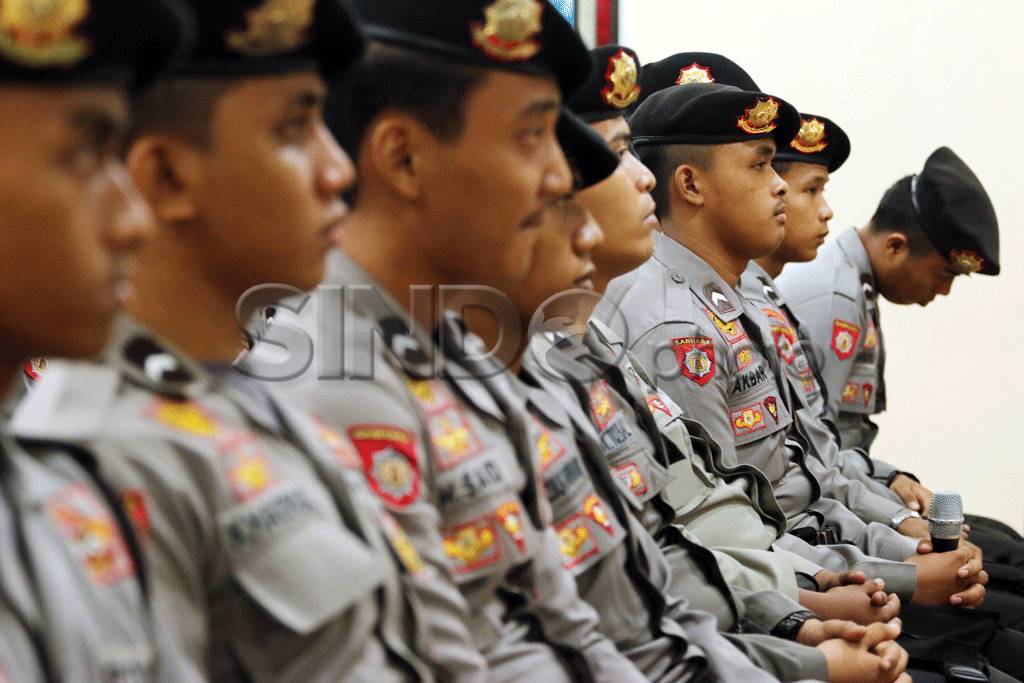 22 Anggota Polisi Jalani...