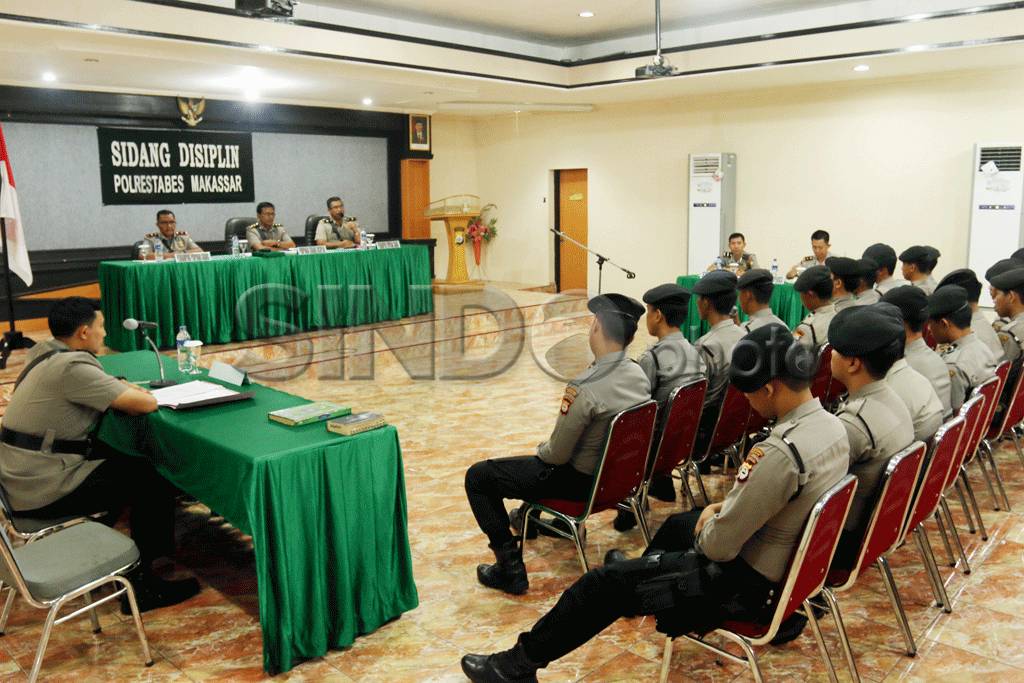 22 Anggota Polisi Jalani...