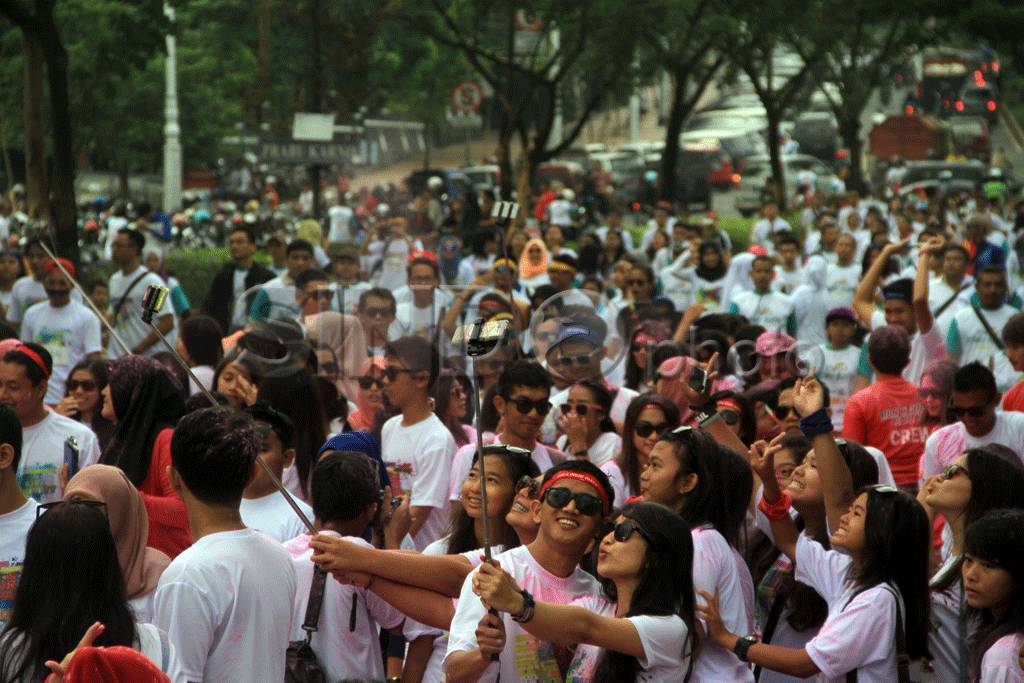 Ribuan Warga Ikuti Run...