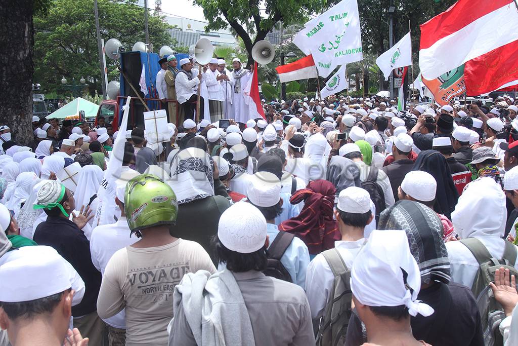 Massa Anti Ahok Kembali...