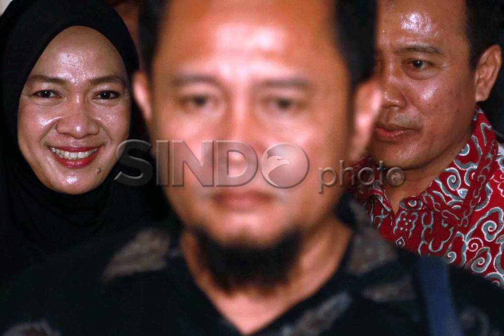 Ade Swara dan Istrinya...