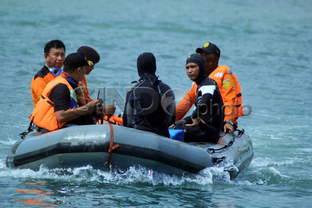 Pencarian Pesawat Jatuh...