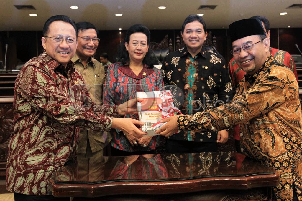 BPK Serahkan Hasil Pemeriksaan...