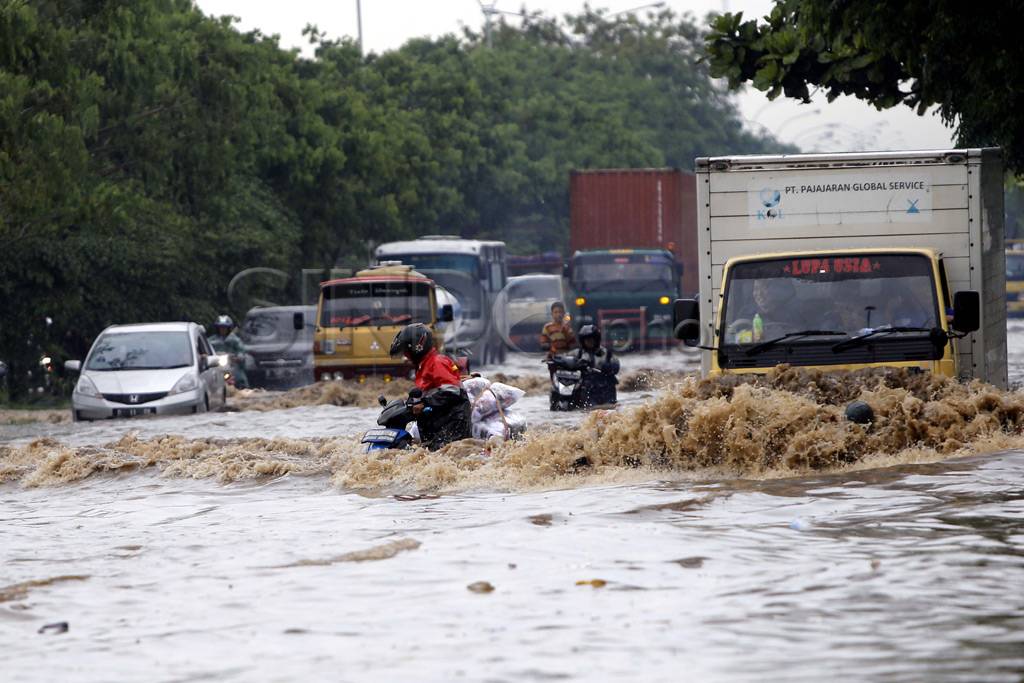 Hujan Desar, Gedebage...