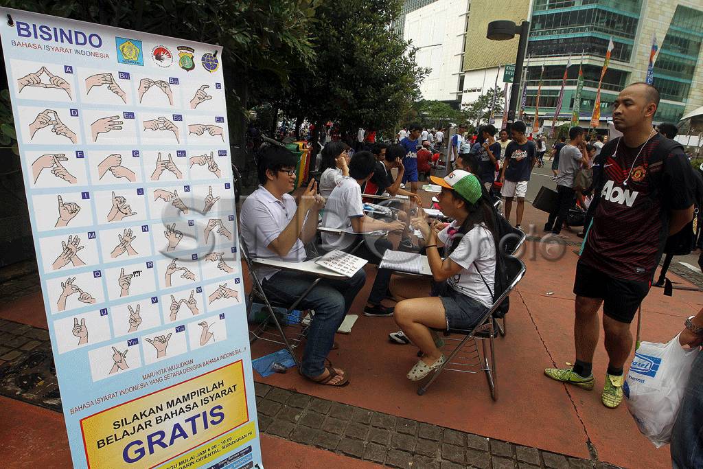 Belajar Bahasa Isyarat