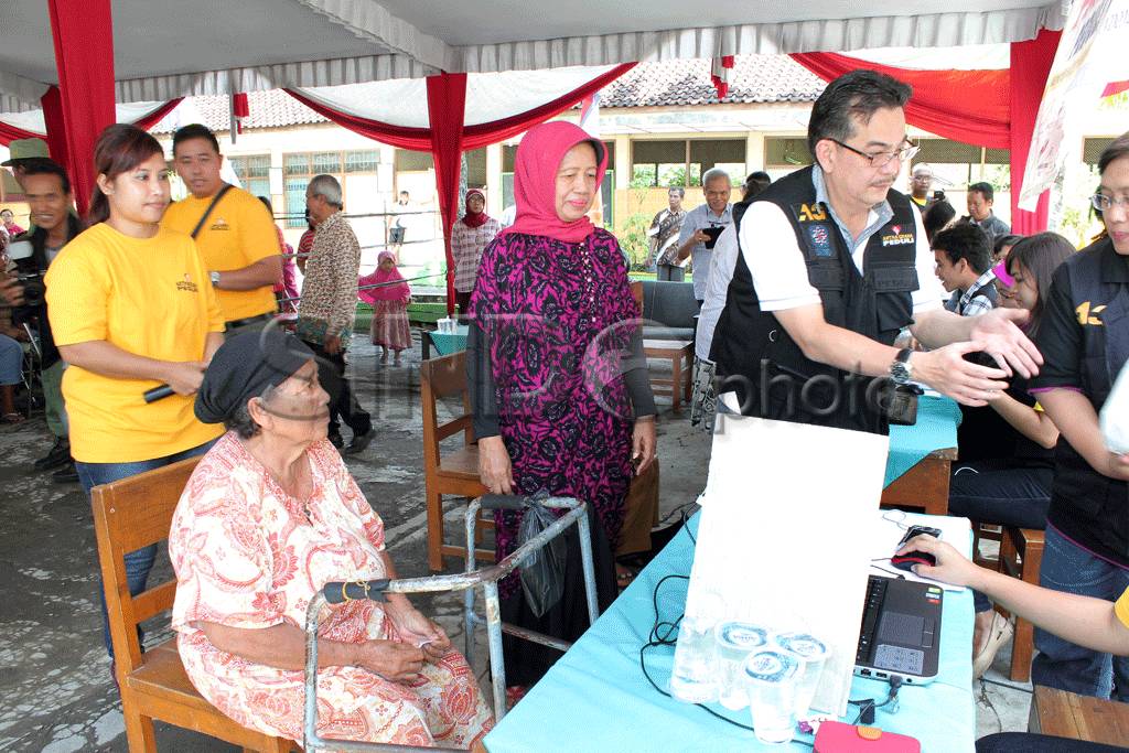 Ibunda Jokowi Hadiri...