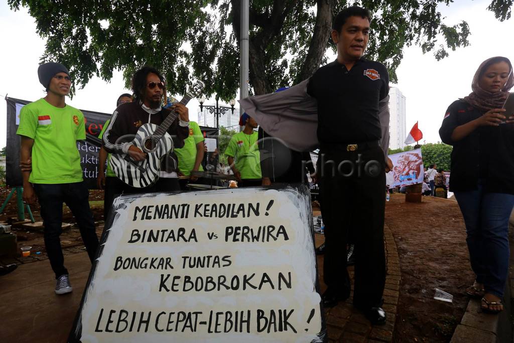 Diperas Atasan, Anggota...