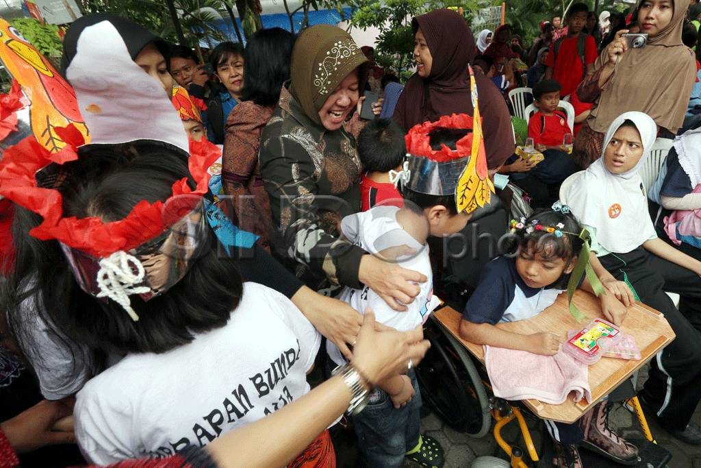Tri Rismaharini Berbagi...