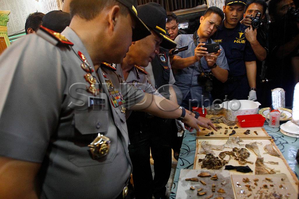 Polisi Identifikasi...