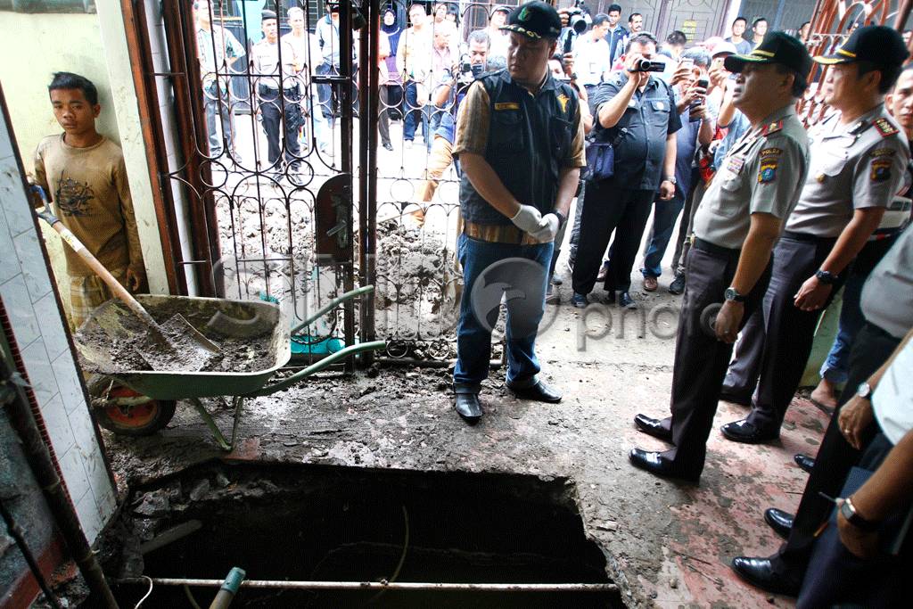 Polisi Identifikasi...