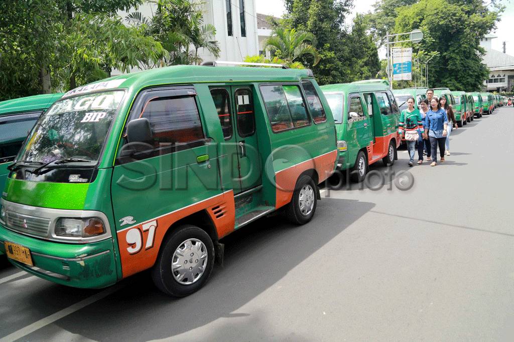 Angkutan Kota di Bandung...