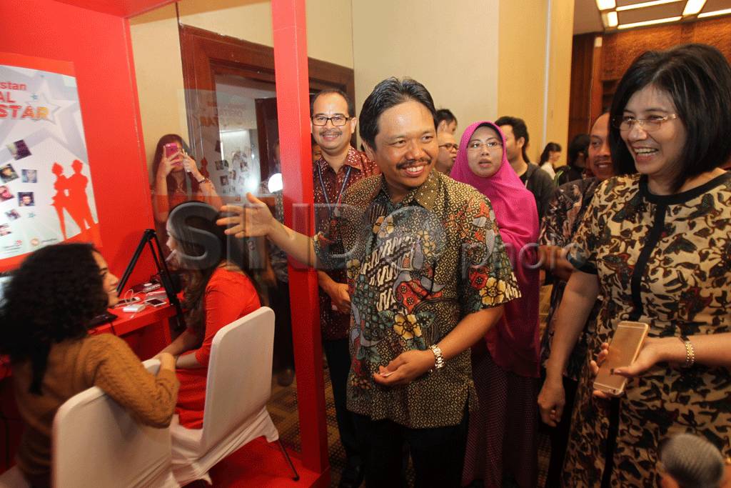 Menikmati Layanan Seru...