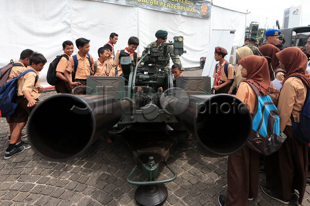 TNI-AD Pamerkan Ratusan...