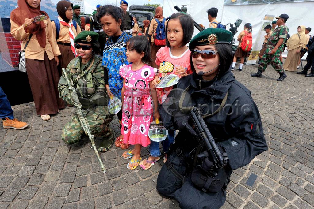 TNI-AD Pamerkan Ratusan...