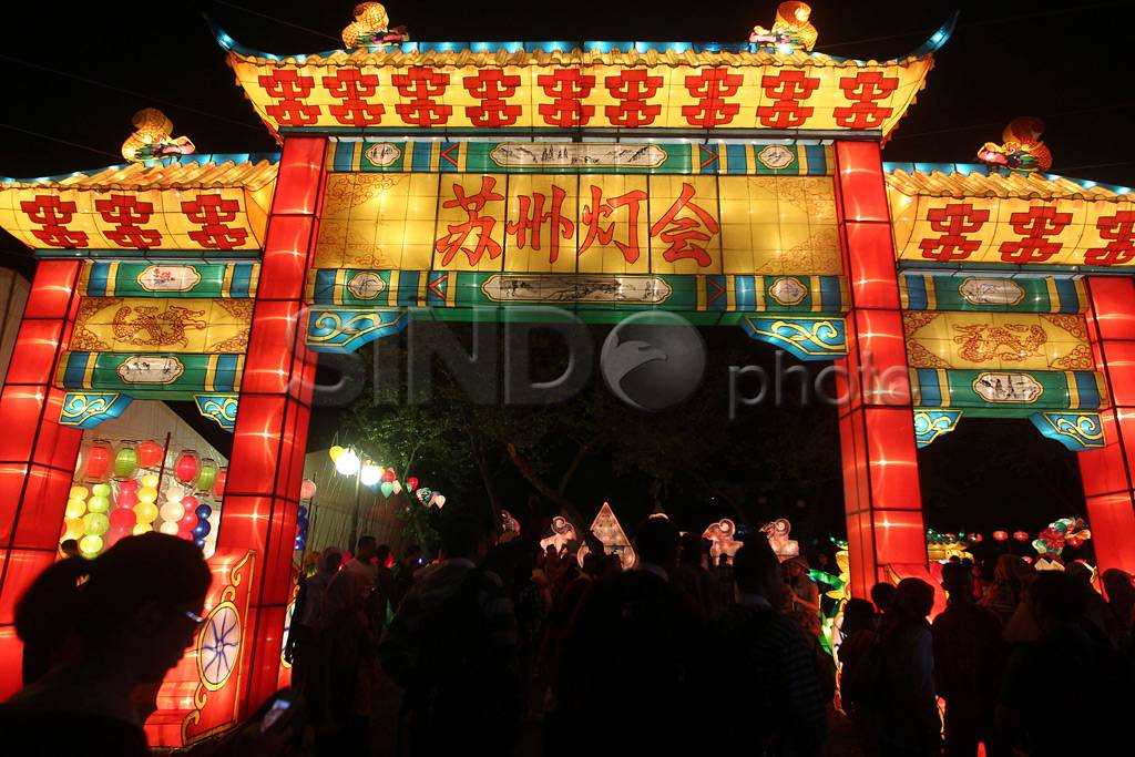 Ribuan Lampion Warna-warni...