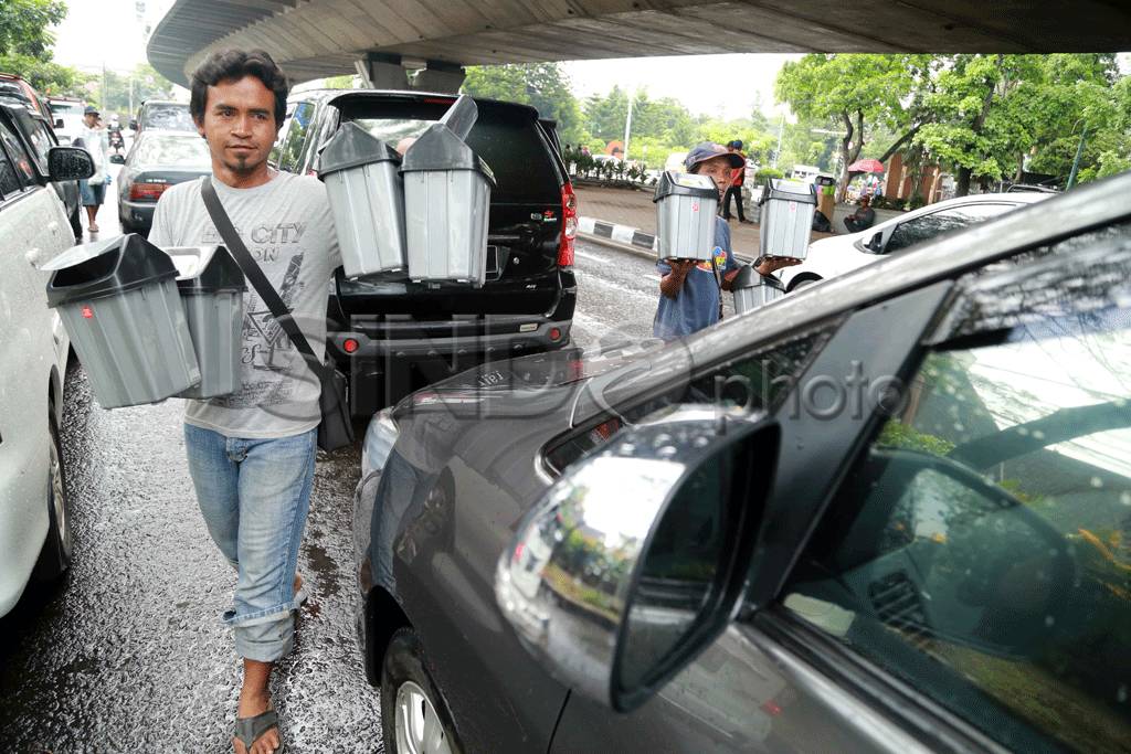 Penjual Tempat Sampah...