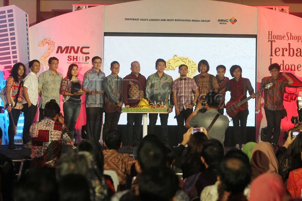 HUT Ke-2 MNC Shop, Perluas...