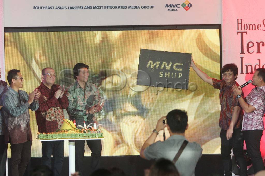 HUT Ke-2 MNC Shop, Perluas...